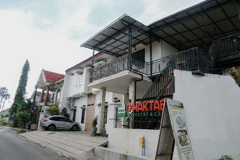 Oyo 350 D' Maktab Homestay Syariah Malang Exterior foto