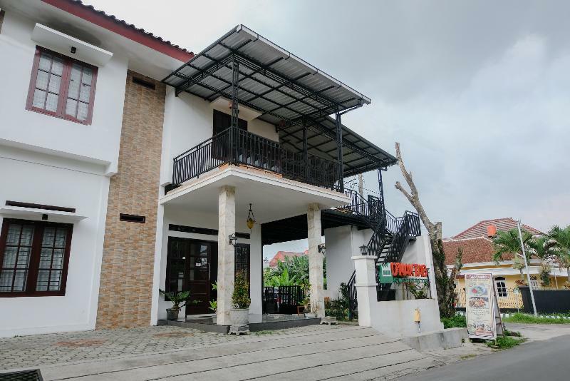 Oyo 350 D' Maktab Homestay Syariah Malang Exterior foto